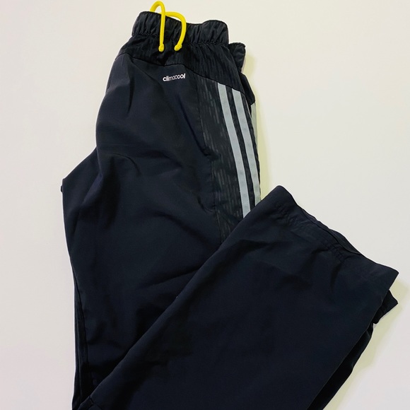 Boys Adidas Jogging Pants - Picture 2 of 3